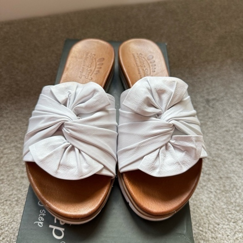 Spring Step Lavona women’s white leather sandals size 36 (5.5-6)